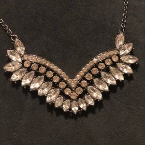 Elegant crystal fashion necklace